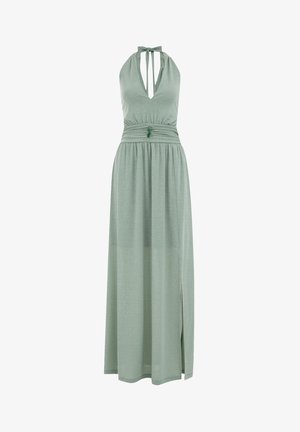 Vestido largo de cuello halter en verde claro, con escote en V profundo, cintura fruncida con lazo y una abertura lateral para un detalle adicional.