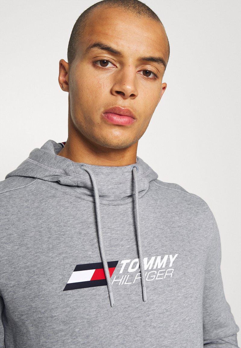 Tommy hilfiger essential logo hoodie Clearance