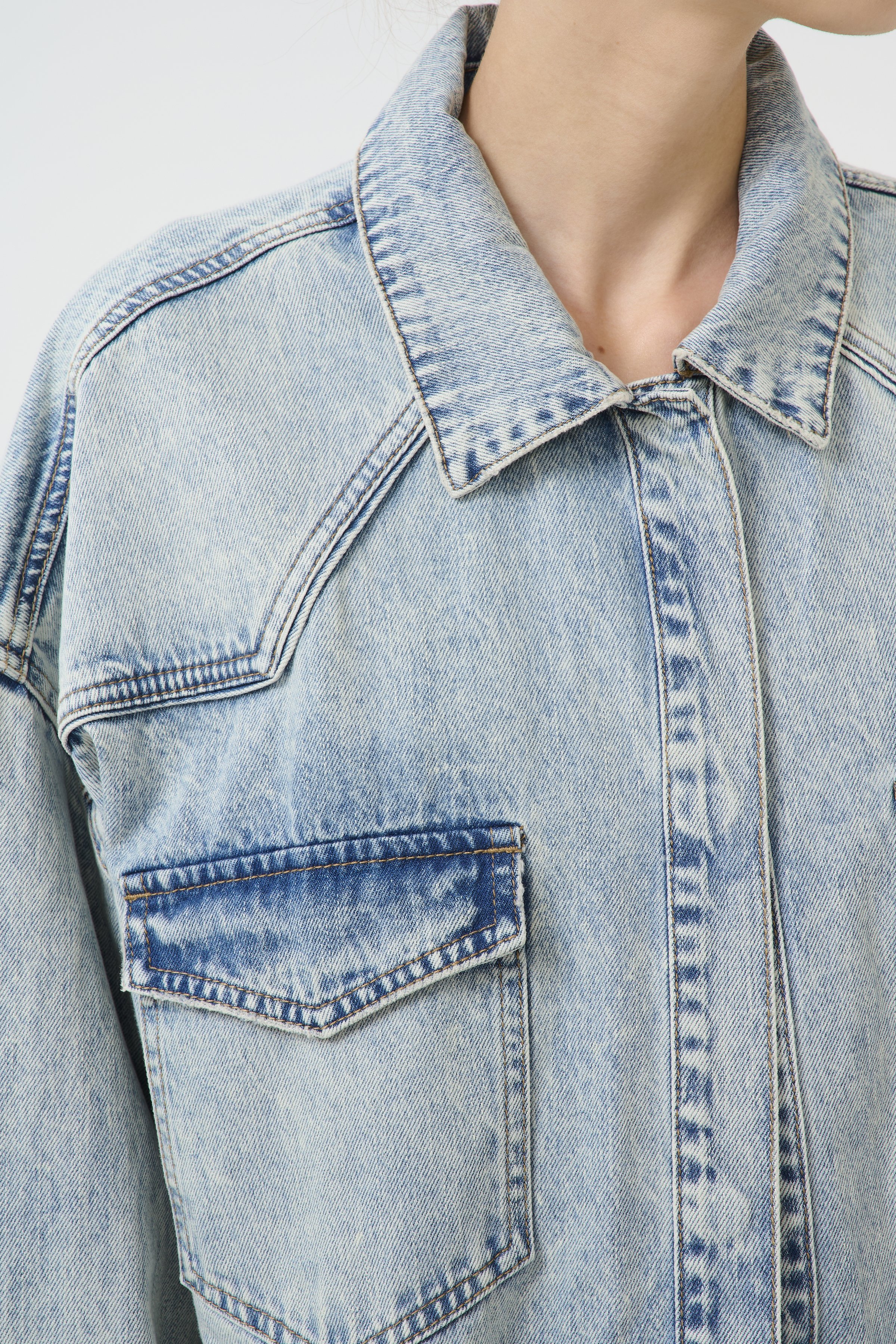 売れ筋商品|||ゲタス シャツ レディース トップス ASHER - Button-down blouse - mid acid wash ASHER Mid Acid Wash Button-Down Blouse with Shirt Collar