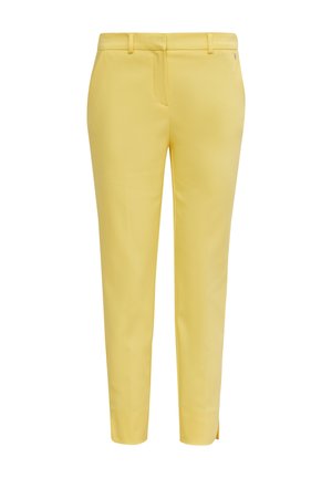 Gule, skræddersyede bukser med forlommer, bæltestropper, lynlåslukning foran og skrånende ben med små sideslidser ved kanten.