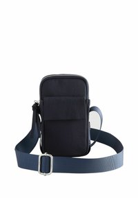 Borsa a tracolla blu navy realizzata in tessuto resistente. Presenta una chiusura zip, una tasca frontale e una tracolla regolabile con fibbia in metallo.
