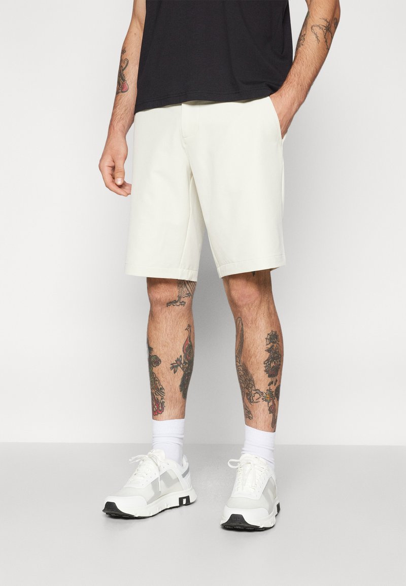 EA7 Emporio Armani GOLF PRO SHORTS - Αθλητικό σορτς - silver birch