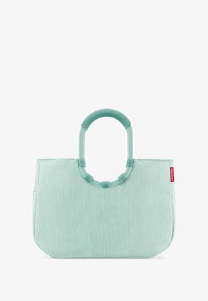 Sac fourre-tout vert menthe en tissu texturé avec une poignée en plastique arrondie et une poche latérale. Présente un ribbing vertical et une étiquette de logo.