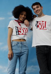 Levi's® RELAXED FIT TEE - T-shirt estampada - white