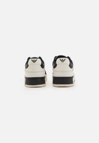 EA7 Emporio Armani BASKET UNISEX - Sportcipő - off white/black