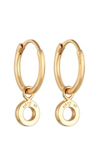 Orecchini a cerchio in oro con finitura lucida, dotati di un ciondolo circolare con un centro vuoto. Contrassegnati con "925" sul ciondolo per indicarne il contenuto in argento.