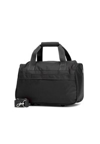 Sac de sport noir en nylon texturé, doté de deux poignées supérieures, d'une sangle amovible et d'une fermeture zippée. Forme rectangulaire avec un fond plat.