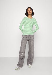 Pieces PCRUKA  - Pitkähihainen paita - absinthe green/cloud dancer