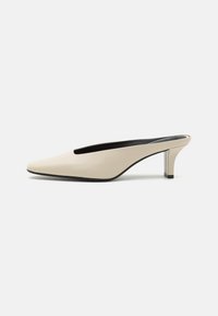 Calvin Klein HEEL MULE - Korolliset pistokkaat - turtle dove
