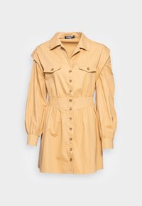 Lange mouwen, knoopsluiting jurk in lichtgele katoen, met twee borstzakken, een ceintuur in de taille en ingerekende mouwen.