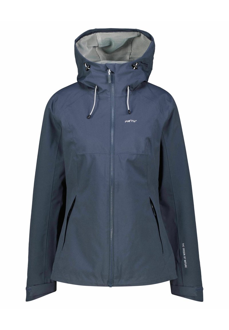 Marinblå vattentät jacka med fodrad huva, dragkedjestängning, justerbara dragskon och två sidofickor. Har en logotyp på bröstet.