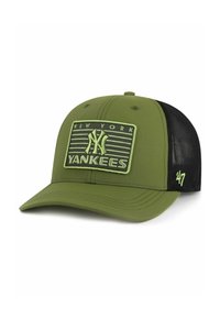 Olivgrüner Baseball-Cap mit schwarzem Netzrücken, gekennzeichnet durch ein erhabenes New York Yankees-Logo und eine gestickte '47' an der Seite.