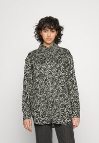 KnowledgeCotton Apparel JUNIPER PATCH POCKET - Blusa com botões - black jet