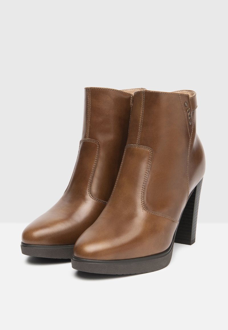Bottines à plateformes et talons hauts en cuir noir femme | Deva Irish Coffee