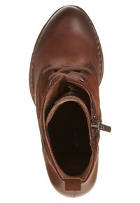 Botín de cuero marrón hasta el tobillo con puntera redonda, diseño de cordones, detalle de cremallera en el lateral, textura suave y costuras a lo largo de la suela.