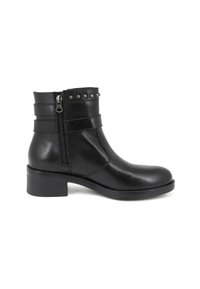 Stivali neri in pelle alla caviglia con zip laterale, tacco impilato e borchie lungo la banda superiore. Texture liscia con design semplice e punta arrotondata.