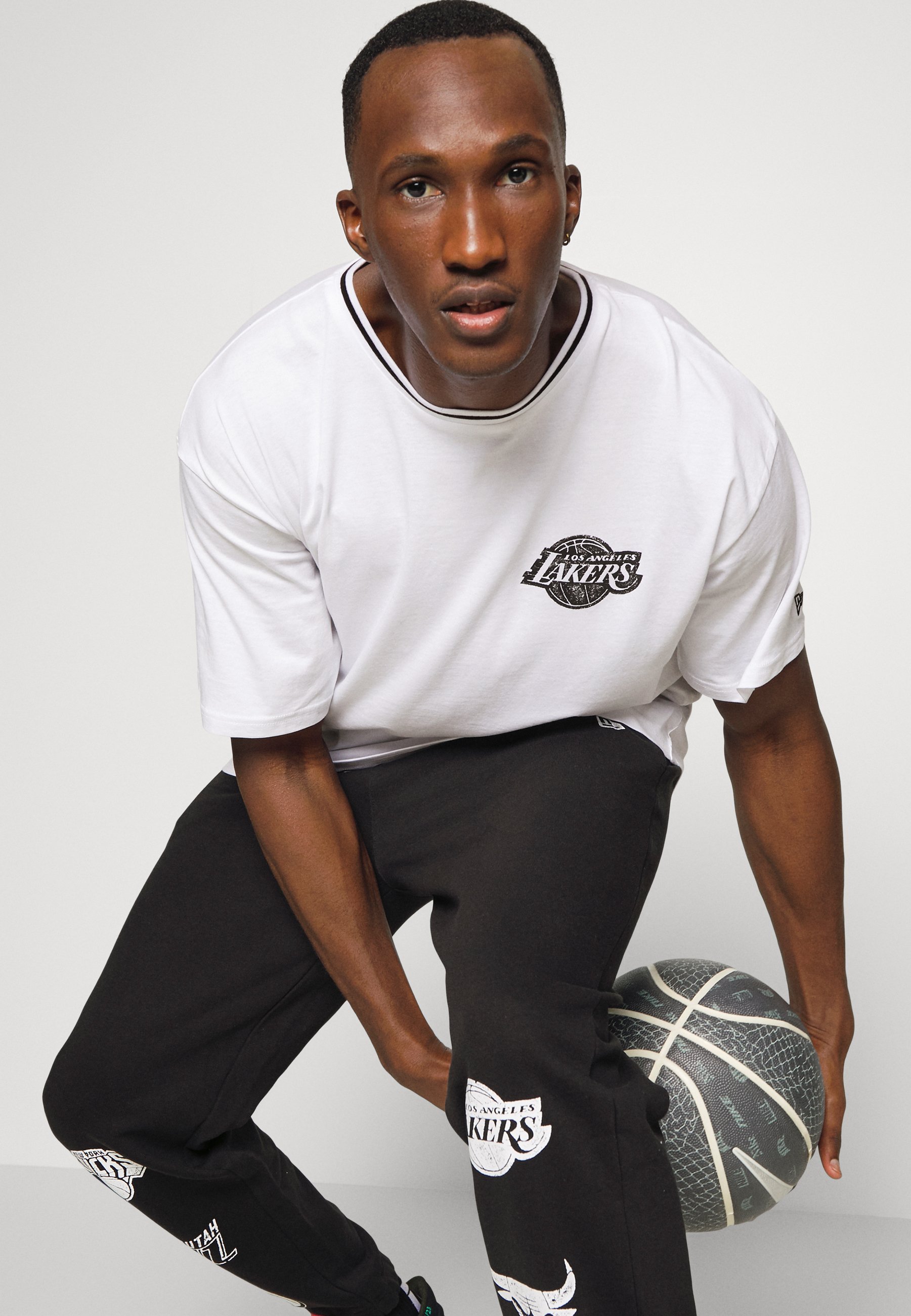 New Era NBA DISTRESSED GRAPHIC 