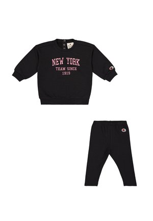 Czarny sweter z różowym napisem 'NEW YORK TEAM SINCE 1919', okrągły dekolt i detale z zatrzaskami, w połączeniu z czarnymi legginsami z logo.