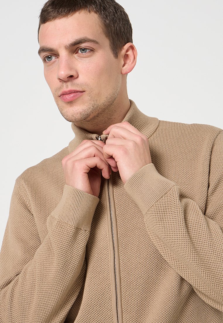 Strickjacke