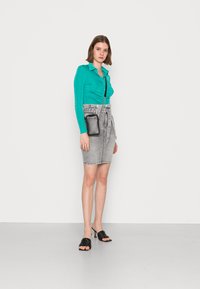 ONLY ONLHUSH - Saia de ganga - medium grey denim