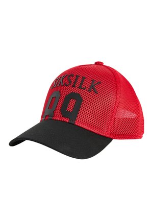 Rote Baseballkappe aus Netzstoff mit schwarzem, gebogenem Schirm und der Aufschrift "SikSilk 89" in schwarzer erhabener Schrift auf der Vorderseite.