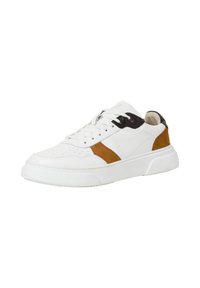 Zapatilla de cuero blanca con acentos en marrón y negro, lados texturizados, diseño de cordones, cuello acolchado y suela de goma sólida.