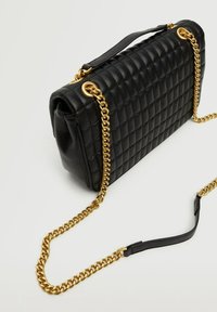 Mango Skuldertasker - black