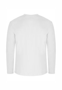Langärmliges weißes T-Shirt aus Baumwolle mit klassischem Rundhalsausschnitt, glatter Textur und geradem Saum mit sichtbaren Nähten.