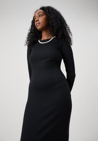 Vero Moda Petite VMCHLOE DRESS  - Vestido direito - black