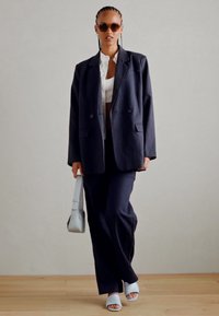 Marc O'Polo PANTS JOGGER STYLE STRAIGHT LEG MEDIUM WAIST DRAWSTRING - Pantaloni - deep blue sea