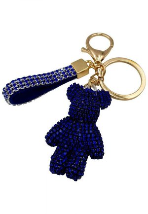 Portachiavi a forma di orso blu con strass, hardware dorato e una tracolla blu texturizzata. Anello per il portachiavi a forma di cerchio per un trasporto facile.