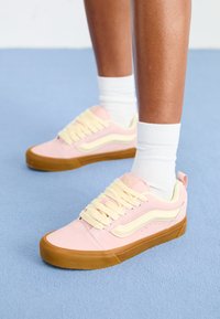 KNU SKOOL UNISEX - Obuća za skateboard - gum sepia rose