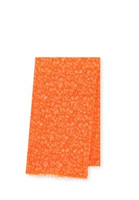 Écharpe en tissu léger au motif floral orange. Présente un bord frangé et des motifs complexes de fleurs et de feuilles répétitifs.