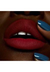 MAC POWDER KISS LIQUID LIPCOLOR - Liquid Lipstick - fashion emergency