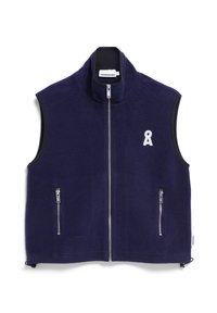 Marine-farbene Fleece-Weste mit hohem Kragen, frontalem Reißverschluss und zwei Reißverschlusstaschen; verfügt über ein weißes Logo auf der linken Brust und schwarzen Besatz.
