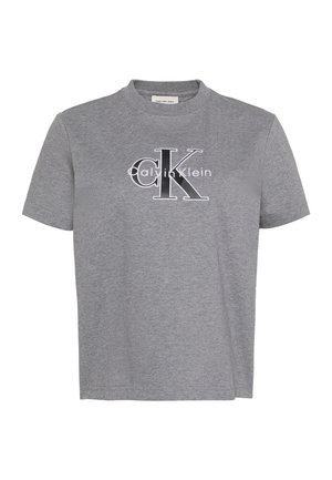 Siva majica s kratkimi rokavi z velikim črno-belem napisom »cK Calvin Klein« na sredini sprednje strani.