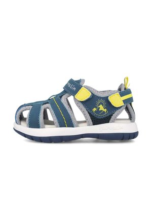 Sandalia azul y gris con múltiples orificios de ventilación, acentos amarillos, correa ajustable y una suela de goma texturizada para agarre y comodidad.