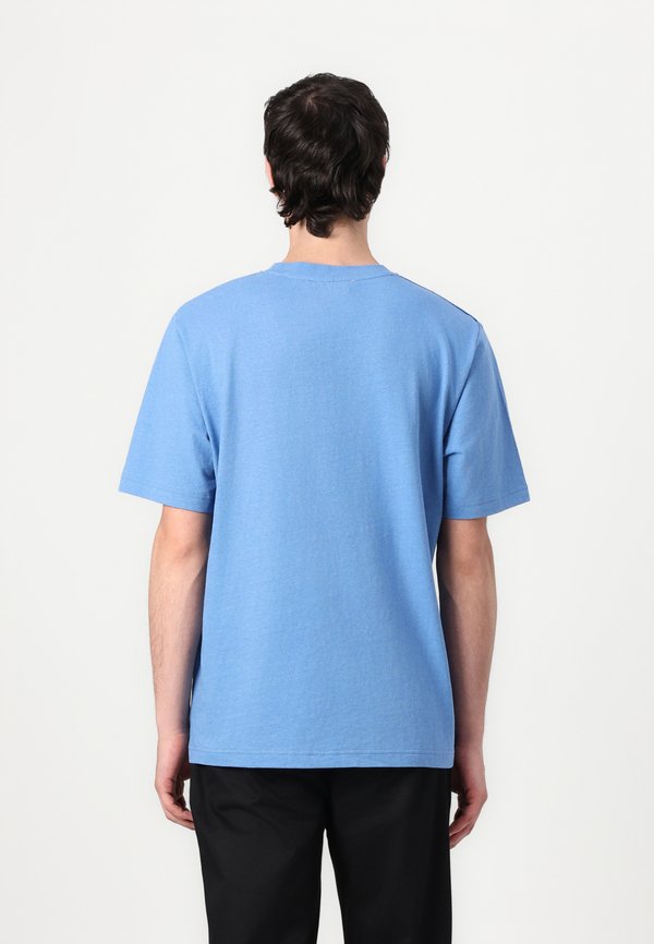 ADRIAN - Basic T-shirt4