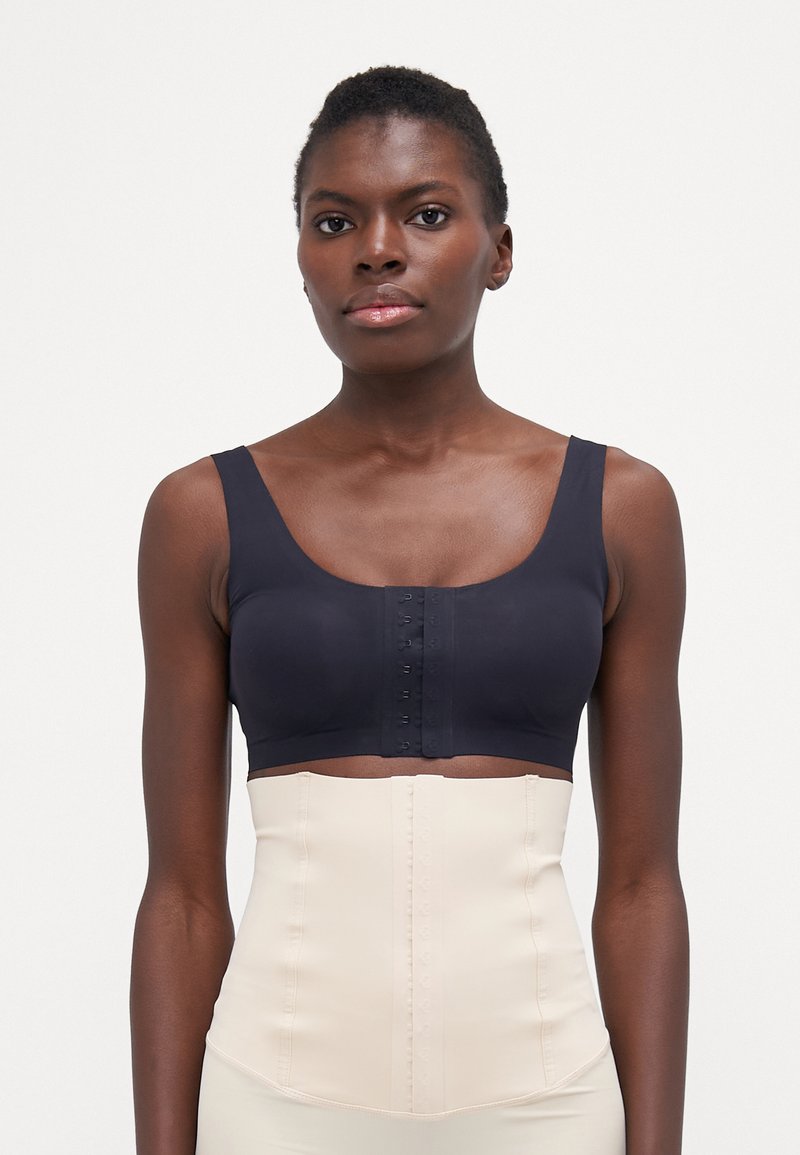 MAGIC Bodyfashion POSTURE BRA - Formujúca podprsenka - black