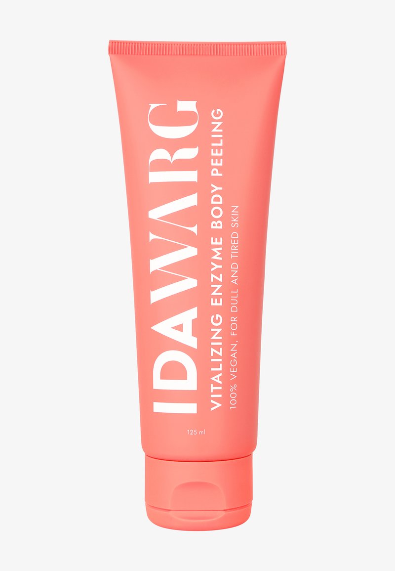 Tubo corallo con testo bianco etichettato "IDAWARG VITALIZING ENZYME BODY PEELING," 125 ml, vegano, progettato per pelli spente e stanche.