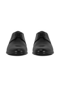 Černé kožené společenské boty s hladkou texturou, zaoblenou špičkou a klasickým šněrováním. Lesklý povrch s minimálními designovými detaily.