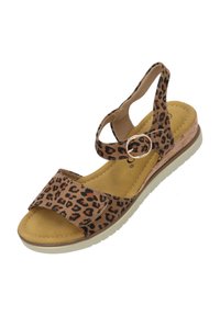 Sandal con stampa leopardata, tomaia in suede marrone, cinturino alla caviglia regolabile con un accento metallico rotondo, soletta imbottita e suola leggera.