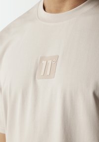 11 DEGREES Camiseta básica - beige