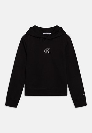 Hoodie cropped nero realizzato in tessuto morbido. Presenta un logo frontale bianco, un cappuccio con lacci e polsini e orlo a costine.