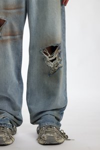 FAVELA KNEE DISTRESSED - Traperice opuštenog kroja - light blue dod black washed