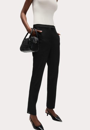 SLIM FIT ANKLE GRAZER - Bukser - black