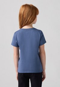 Levi's® BATWING CHEST HIT TEE - Pamata T-krekls - vintage indigo