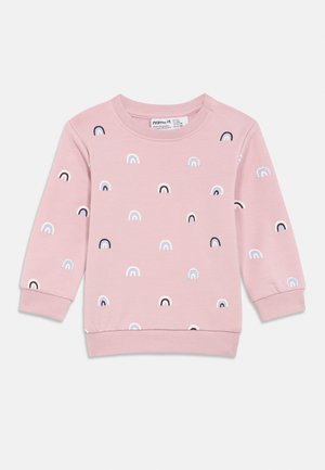 Rozā garām piedurknēm bērnu sporta krekls ar pasteļzilu, baltu un melnu varavīksnes rakstu, kas izkaisīts visā audumā.