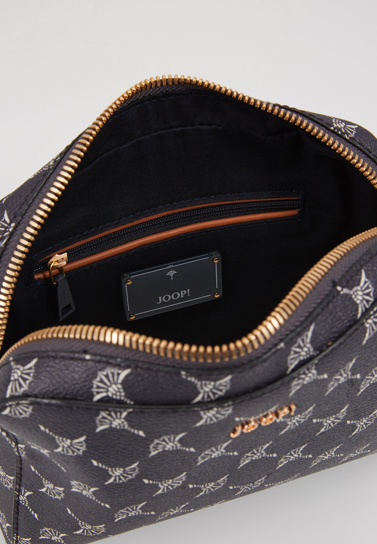JOOP! CORTINA CLOE Skulderveske nightblue Zalando.no JOOP! CORTINA CLOE Skulderveske off white Zalando.no