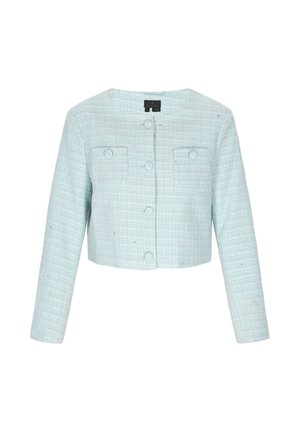 Jachetă scurtă de culoare albastru deschis, cu un model texturat, având un decolteu rotund, închidere cu nasturi și două buzunare frontale.